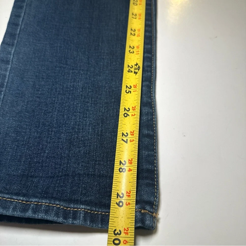 American Eagle Women’s Jeans Size 8 Regular Color Blue‎